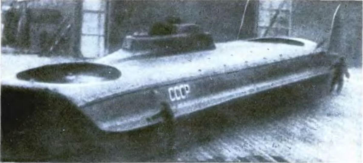 Советский торпедный катер на воздушной подушке Л-5